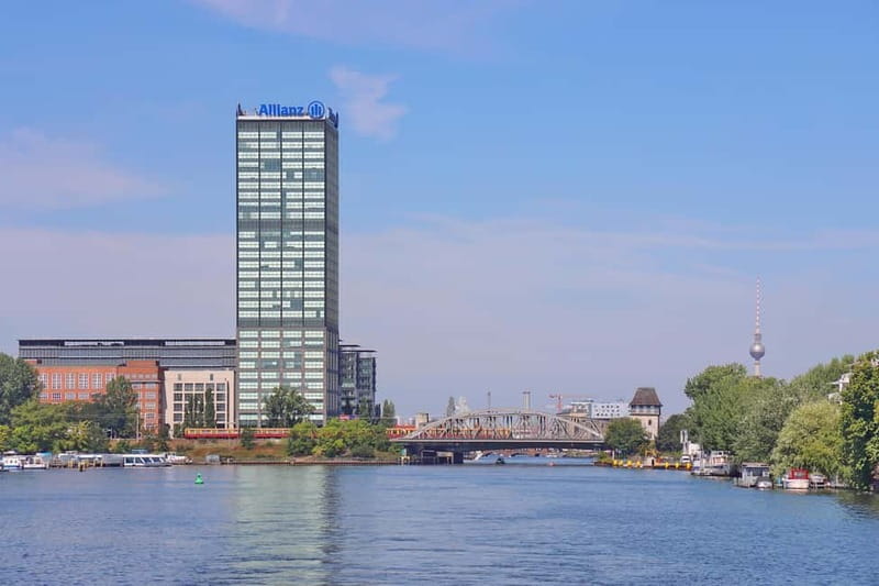 Berlin: East Side Gallery Spree Cruise in a Solar Catamaran - Onboard Facilities and Food Options