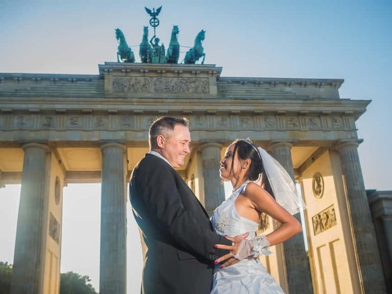 Berlin Essentials: Private Photoshoot at Berlin's top sites - The Experience of the Guide and Photography Style