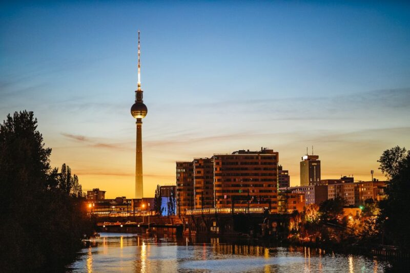 Berlin: Evening City Sightseeing Cruise - Discover the Rich Sights of Berlin from the Water