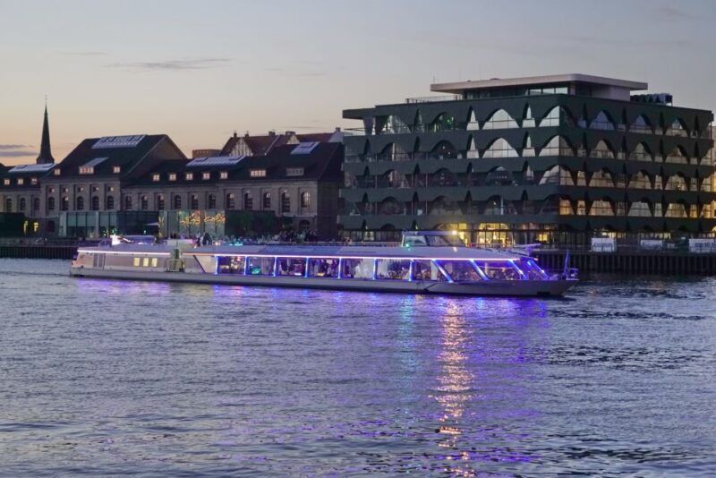 Berlin: Evening City Sightseeing Cruise - What to Expect on the Water