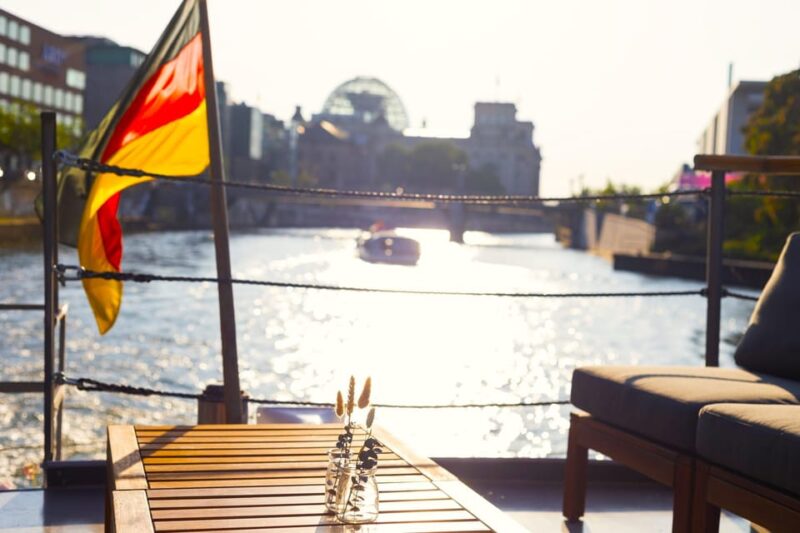 Berlin: Evening Sightseeing River Cruise on the Spree - Key Points