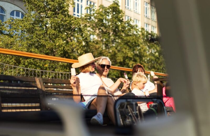 Berlin: Evening Sightseeing River Cruise on the Spree - Food, Drinks, and Onboard Comfort