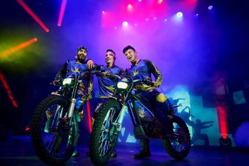 Berlin: "Flying Lights" - incl. Flying Steps  Variety Show - The Creative Team Behind “Flying Lights”