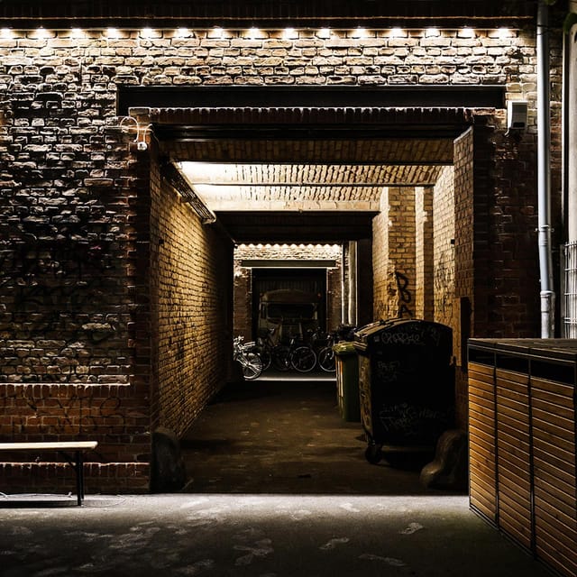 Berlin: Fotokurs Cinematic Street Photography - The Unique Appeal of Night Street Photography in Berlin