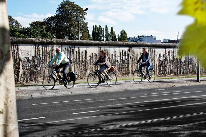 Berlin: Guided Bike tour of the Berlin Wall and Third Reich - The Story of Civil Courage at Stiftung Neue Synagoge Berlin