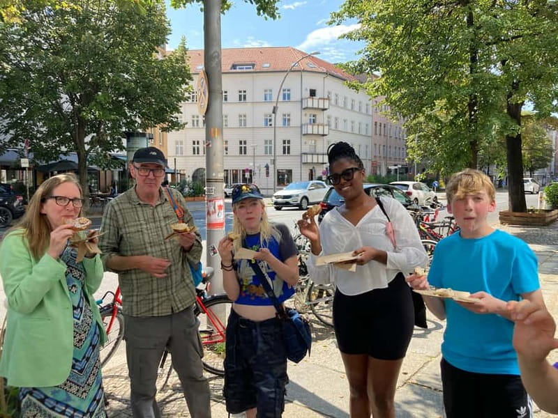 Berlin: Guided Street Food Tour with Tastings - Diverse Tastings and Food Stops