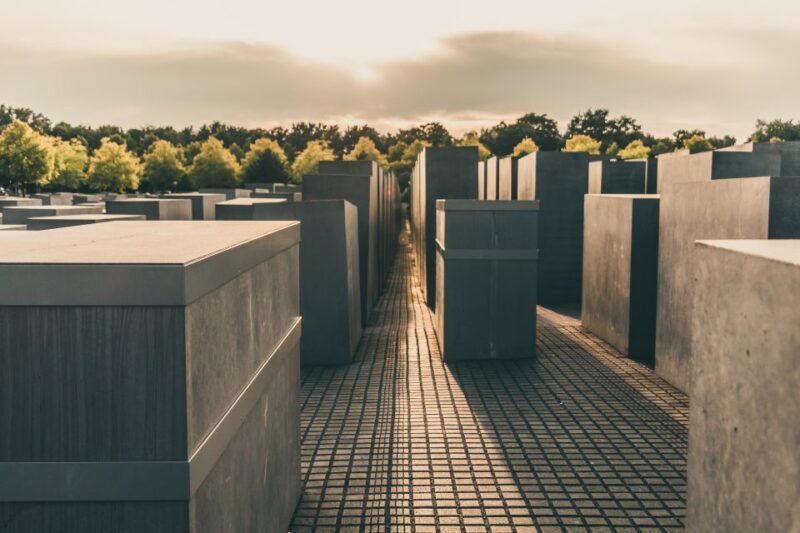 Berlin Historical Highlights Walking Tour - Key Points