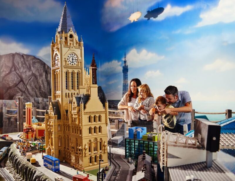 Berlin: LEGOLAND Discovery Centre and Madame Tussauds Ticket - Madame Tussauds Berlin: Celebrity Encounters and Iconic Moments