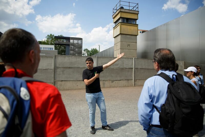 Berlin: Muro,Guerra Fría y Museo de la Stasi - Bernauer Strasse Wall Memorial and Its Significance