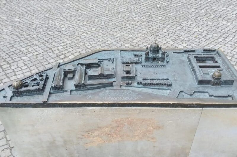 Berlin: Museum Island Guided Walking Tour - Inside the Historic Old Arsenal and the German Historical Museum