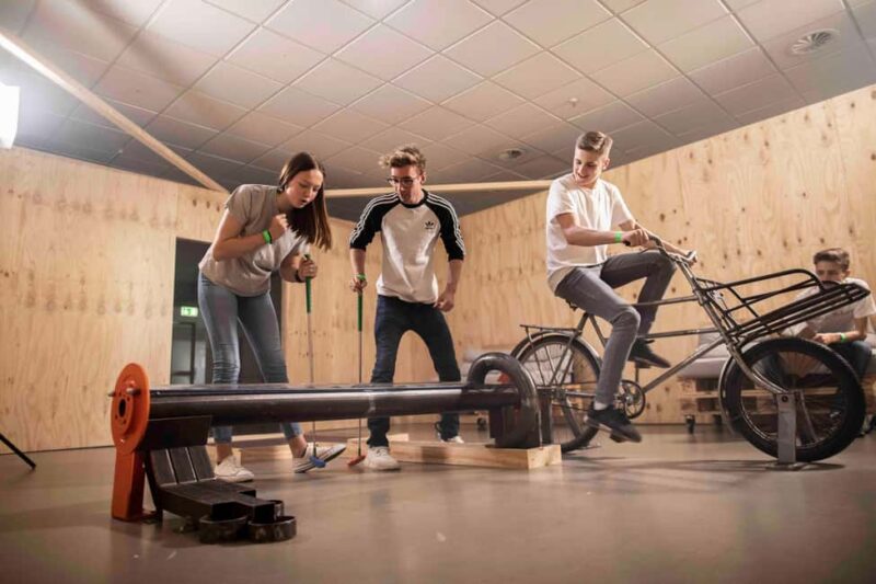 Berlin Neukölln: Interactive Adventure Mini Golf - How the Digital Game Interface Works