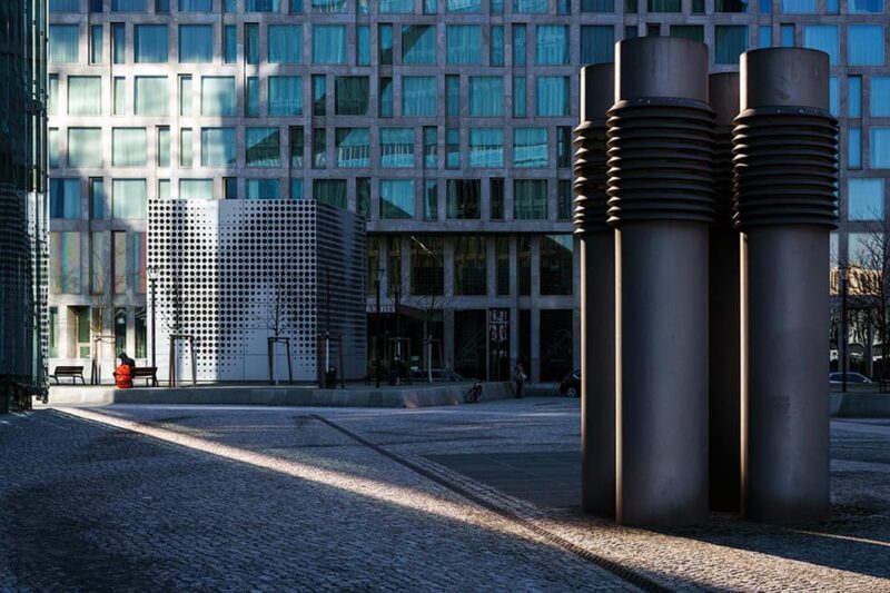 Berlin: Photo course Modern Architecture & Reflections - Using Perspective and Point of View for Creative Effects