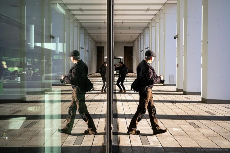 Berlin: Photo course Modern Architecture & Reflections - Practical Tips for Effective Reflection Control with Polarizing Filters