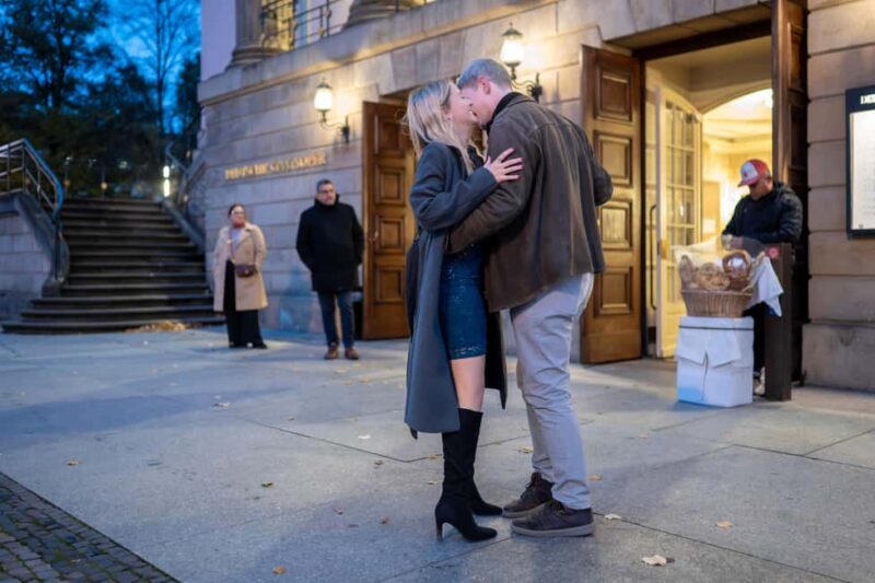 Berlin: Premium 60-Minute Photoshoot at Iconic Landmarks - Practical Details: Meeting Point and Booking Flexibility