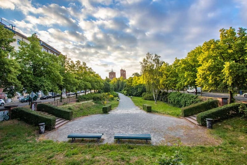 Berlin: Private Architecture Tour with a Local Expert - Practical Details: Meeting Point, Duration, and Group Size