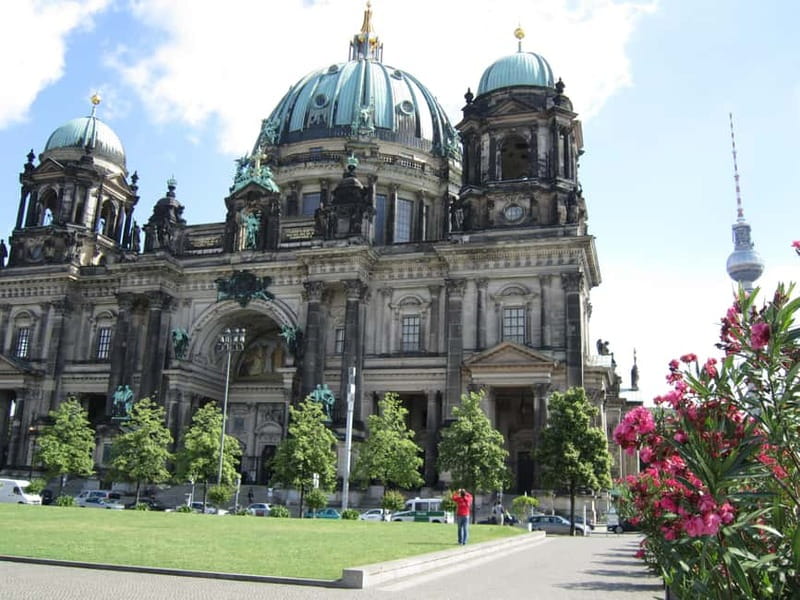 Berlin: Private City Highlights Tour by Car - Starting at the Heart of Berlin: Hotel Pickup and Transport