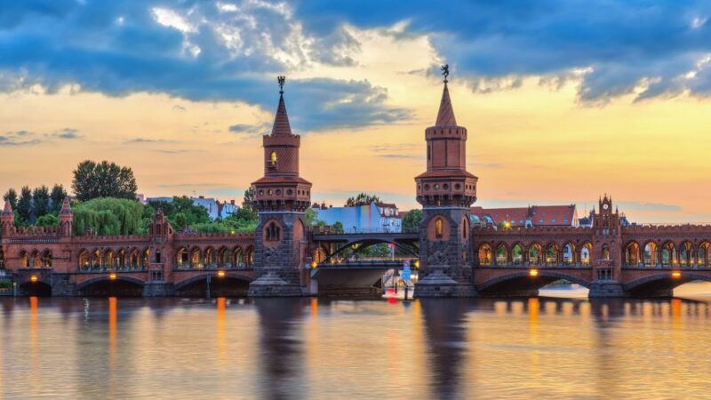 Berlin: Private Highlights Tour with Hotel Transfers - Discover Berlin’s Old Town and Alexanderplatz