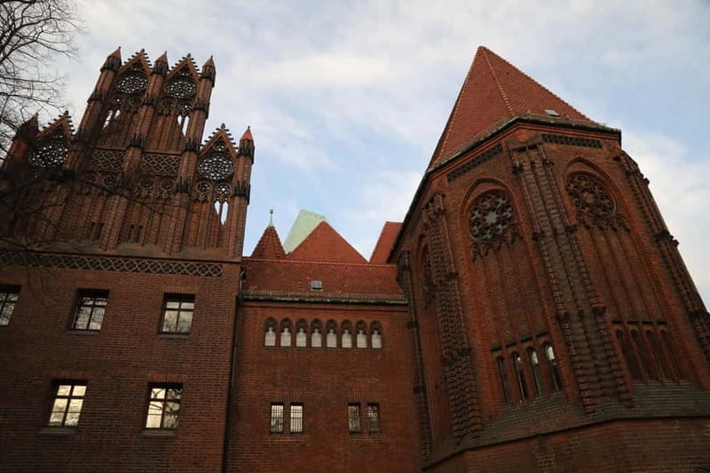 Berlin: Private Sightseeing Tour in an E-Rickshaw - Starting at the World Time Clock on Alexanderplatz