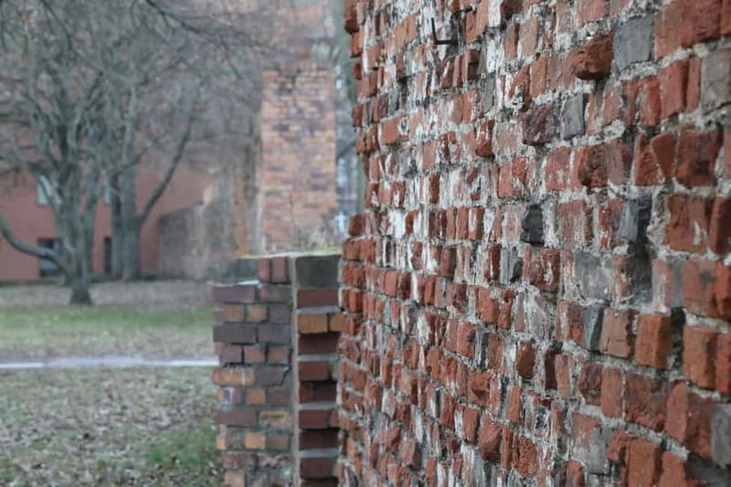 Berlin: Private Sightseeing Tour in an E-Rickshaw - Checkpoint Charlie: A Must-See Cold War Landmark