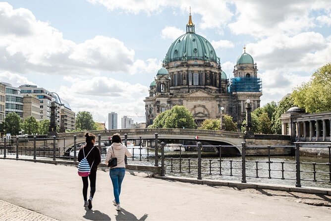 Berlin Private Tour: Highlights & Hidden Gems with a Local - Discovering Berlin’s Architectural Contrasts in Gendarmenmarkt