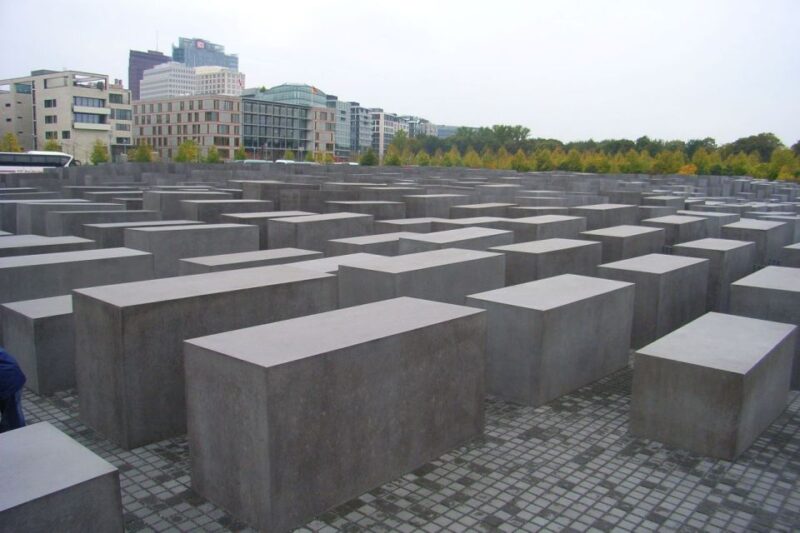 Berlin: Private Walking Tour with a Local Guide - Reviews and the Guide’s Approach