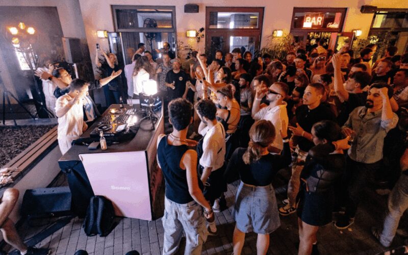 Berlin: Pub Crawl with Shots and VIP Club Entry - Touring the Exciting Neighborhoods: Mitte and Friedrichshain