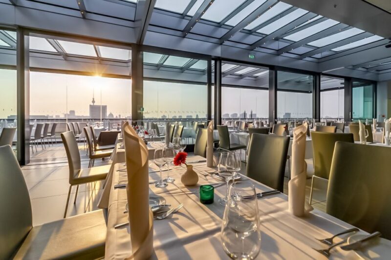 Berlin: Rooftop Dinner at the Käfer Restaurant Reichstag - The Food and Service: Quality Meets Elegance