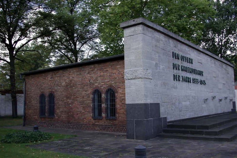 Berlin & Sachsenhausen: 5-Hour Tour "Third Reich" by VW-Bus - Key Points