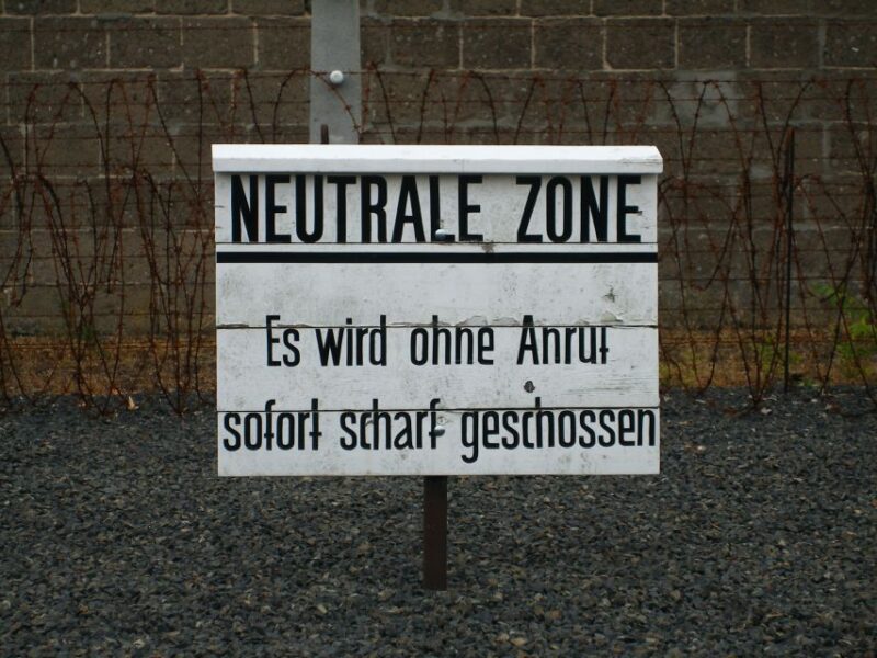 Berlin: Sachsenhausen Memorial 6-Hour Tour in Spanish - In-Depth Visit of Sachsenhausen Concentration Camp