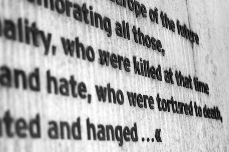 Berlin: Sachsenhausen Memorial Day Small-Group Tour - Exploring the Jewish Barracks and Prison Facilities