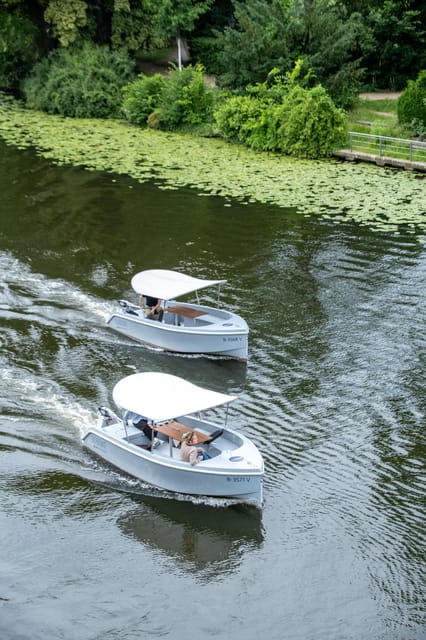 Berlin: Self-Drive Boat Tour - The Safety Briefing and Boat Operation