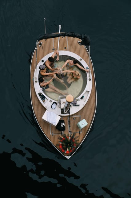 Berlin: Self-drive hot tub boat experience - Key Points