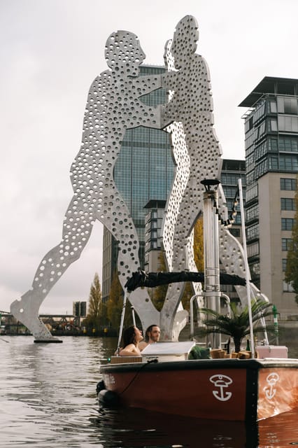 Berlin: Self-drive hot tub boat experience - Meeting Point in Treptower Park and Accessibility