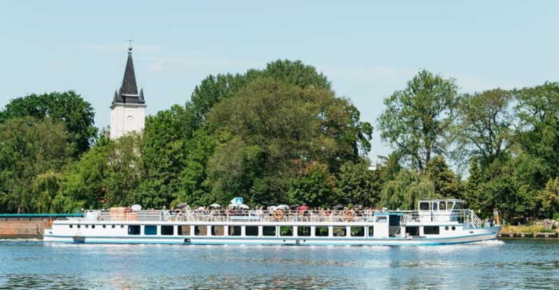 Berlin: Spree Boat Tour to Müggelsee - Navigating the Scenic River Spree through Treptow and Köpenick