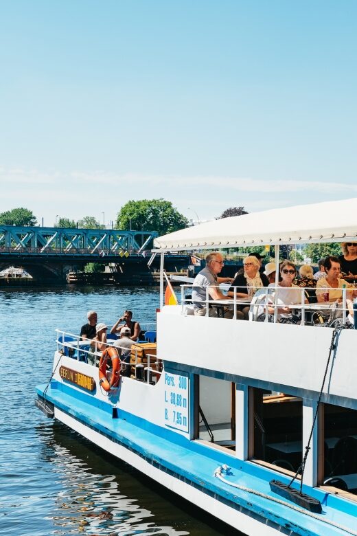 Berlin: Spree Boat Tour to Müggelsee - Comfortable Seating and Scenic Photo Opportunities