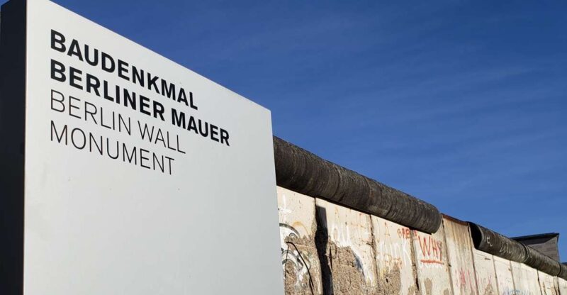 Berlin: The Wall and Cold War - a Private Walking Tour - Visiting the Palace of Tears and Its Significance
