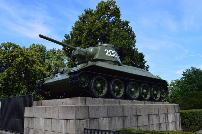 Berlin Third Reich and Cold War 2-Hour Walking Tour - Starting Point at the Brandenburg Gate