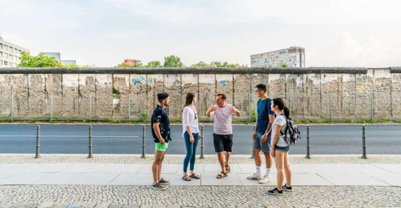 Berlin: Third Reich & Cold War 2 hour guided Walking Tour - Exploring Berlin’s Past at the Brandenburg Gate