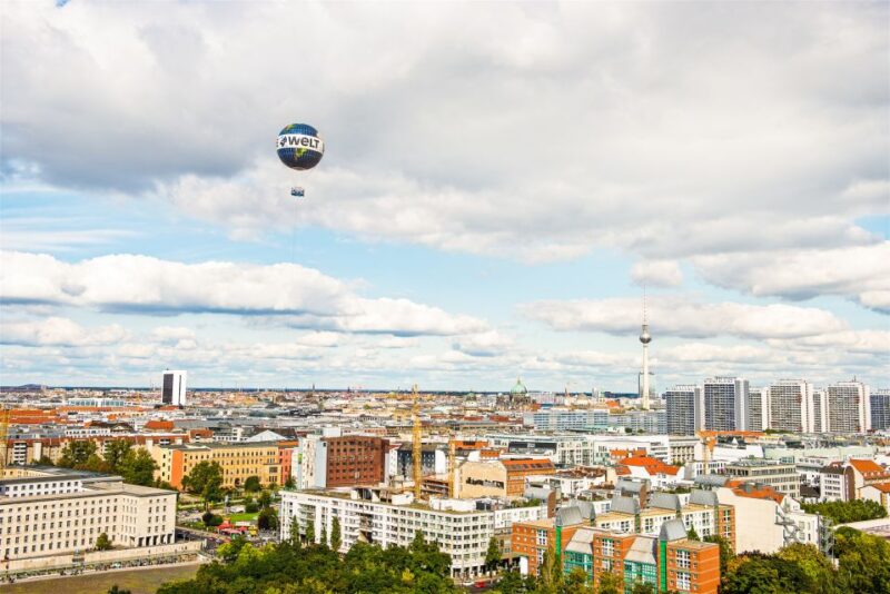 Berlin: Ticket for World Balloon with Perfect View - How the View of Historic and Modern Berlin Comes Together