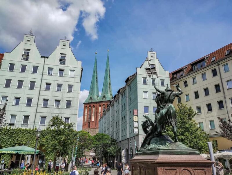 Berlin: Tour through Old Berlin  on the trail of the city's early history - The Final Stops at the Brandenburg Gate and Nearby Landmarks