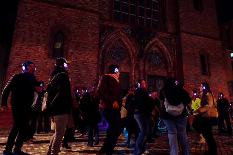 Berlin: Walk and Dance Silent Disco Tour with 80s / 90s - The Role of the Guide and Entertainment