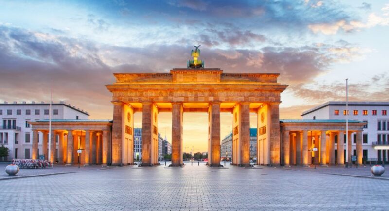 Berlin: Walking Tour of the Top 10 Sightseeing Attractions - Key Points