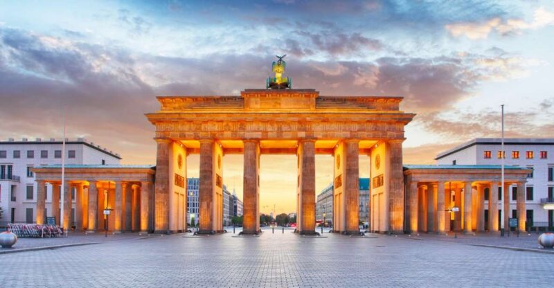 Berlin: Walking Tour of the Top 10 Sightseeing Attractions - Wandering Unter den Linden and the Berlin Cultural Scene