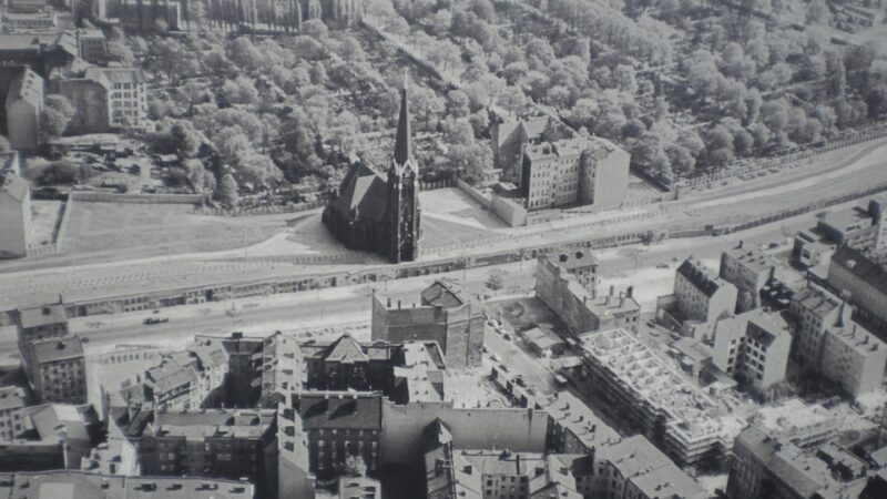 Berlin Wall Tour - Tears, Tunnels & Triumphs (Small Group) - Discovering Underground Escape Routes at Tunnel 57