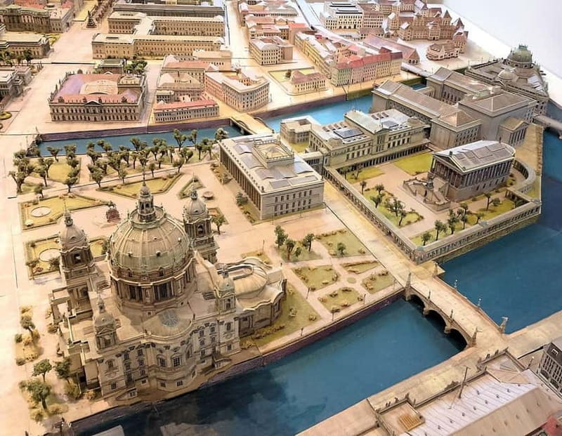 Berlin: World Clock to World Heritage & World War 2 Walk - The Royal City Palace and Humboldt Forum