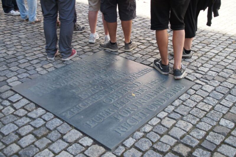 Berlín y el Nacionalsocialismo. Group Tour in Spanish - A Thoughtful Dive into Berlin’s Third Reich History for $20