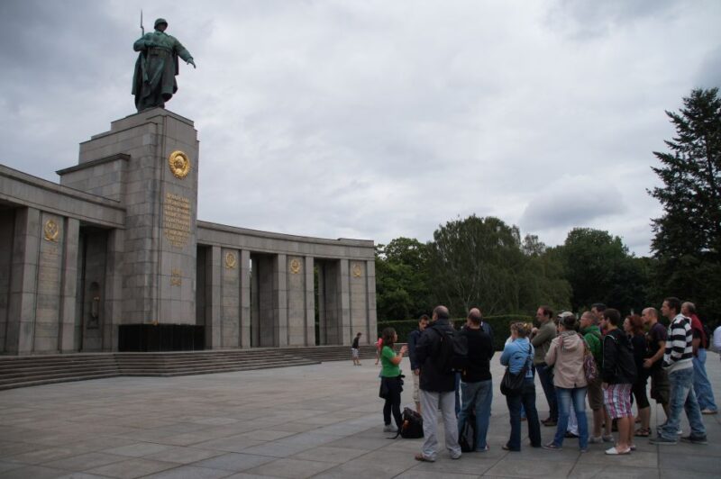 Berlín y el Nacionalsocialismo. Group Tour in Spanish - The Experience of a Guided Walk through Berlin’s Dark Past