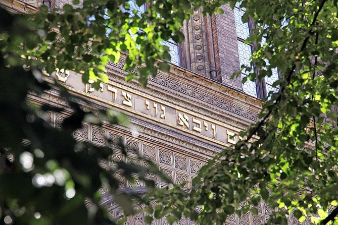 Berlin's Infamous Third Reich Sites Half-Day Walking Tour - Remembering the Victims at the Holocaust Memorial