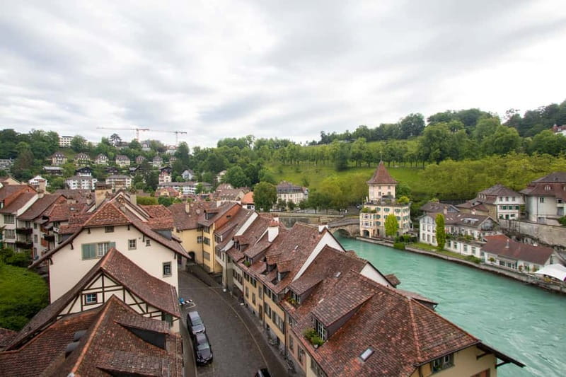 Bern: Private Express Walk with a Local in 60 minutes - Starting Point at Christoffelapotheke in Bern Old Town