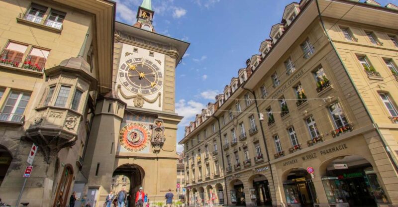 Bern: Private Express Walk with a Local in 60 minutes - Personal Recommendations for Food and Drink